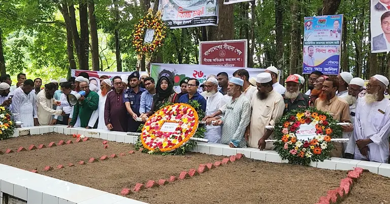 নাজিরপুর যুদ্ধ দিবসে শহীদের স্মৃতিতে পুষ্পস্তব্ক অর্পণ